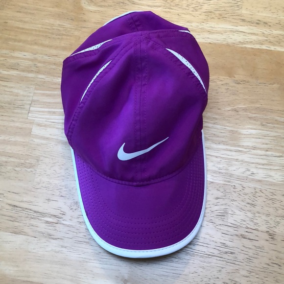Nike featherlight drifit hat
